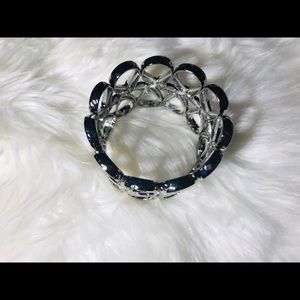 unbranded Jewelry - ❤️Silver twisted women’s bracelet❤️ unbranded Jewelry - ❤️Silver twisted women’s bracelet❤️